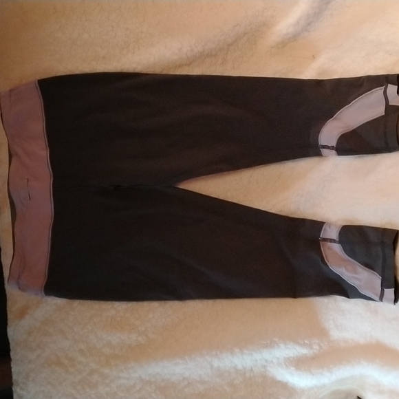 Lululemon capris - Picture 3 of 4